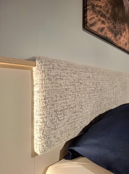 POSTELJNA GARNITURA 180 cm x 200 cm , leseni material barve hrasta, kašmir