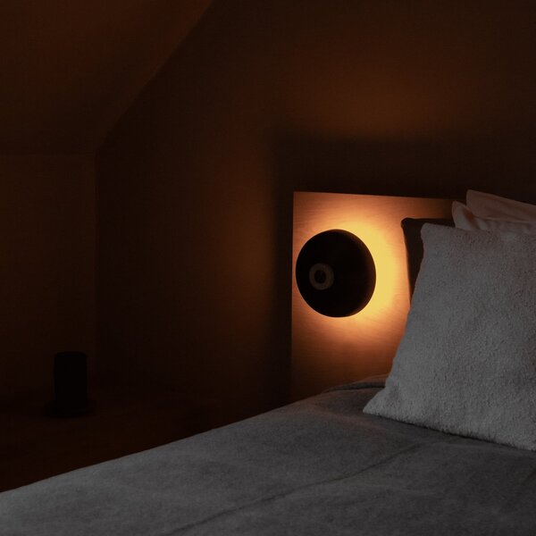 Audo Copenhagen LED-stenna svetilka Reverse, pesek/bron, Ø 24 cm, vrtljivi dimmer, zatemnjen, Bronasta / starinska medenina, Dnevna soba / jedilnica, Aluminij, Dizajn