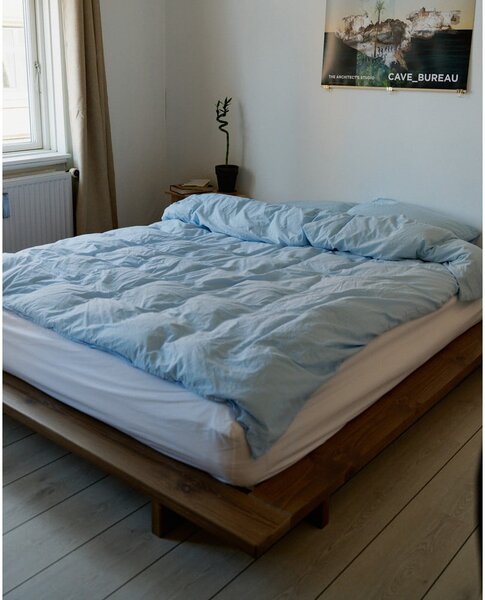 Rjava zakonska postelja iz masivnega bora z letvenim dnom 140x200 cm Japan – Karup Design