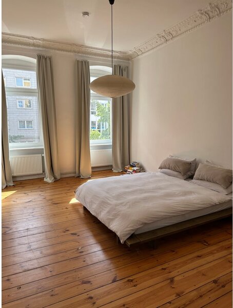 Rjava zakonska postelja iz masivnega bora z letvenim dnom 140x200 cm Japan – Karup Design