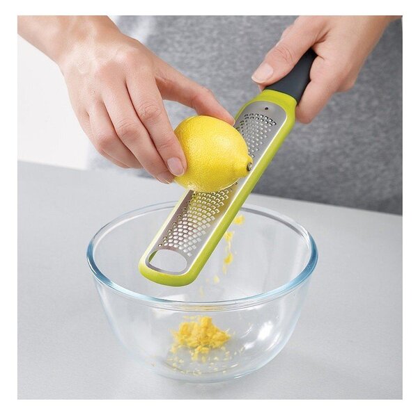 Strgalo za lupino citrusov z lopatico Joseph Joseph Handi-Zest