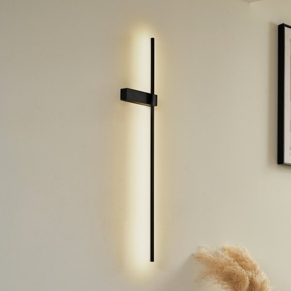 Lindby LED-stenna svetilka Natsumi, črna, aluminij, 90 cm, Črna, Dnevna soba / jedilnica, Aluminij, Sodobni