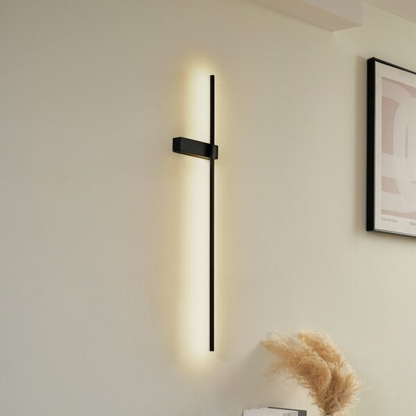 Lindby LED-stenna svetilka Natsumi, črna, aluminij, 90 cm, Črna, Dnevna soba / jedilnica, Aluminij, Sodobni