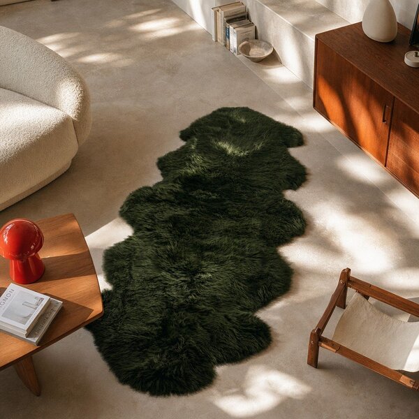 Zelena preproga iz ovčje kože Native Natural Double, 60 x 240 cm