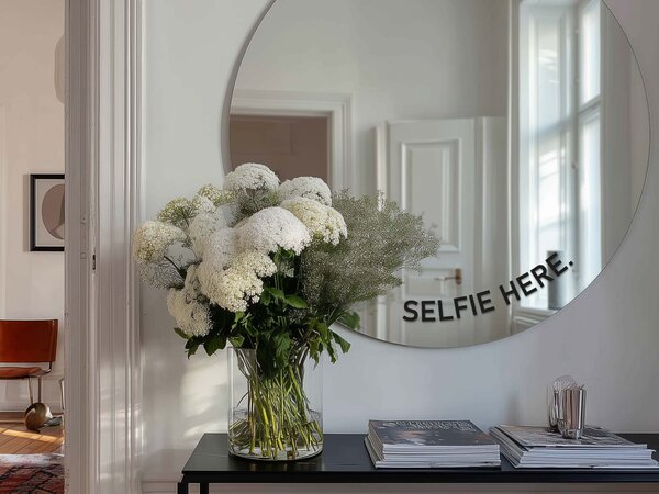 Nalepka za ogledalo S49 – SELFIE HERE. (round) ,8
