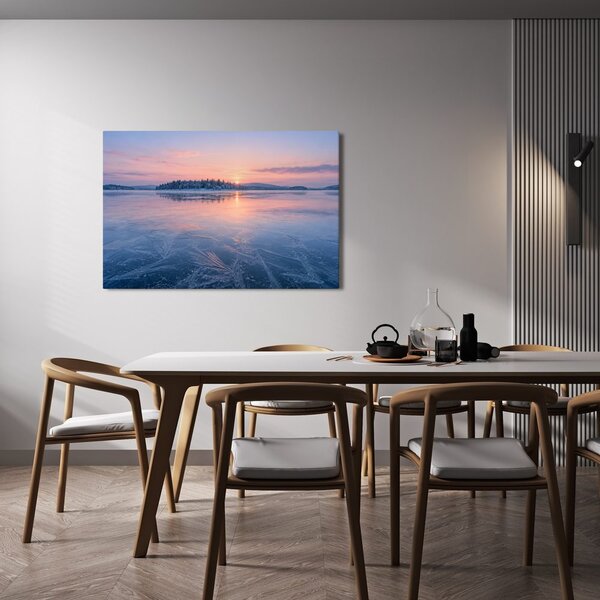Slika zimsko jezero ob zori
