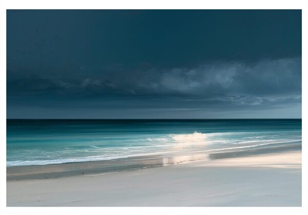 Slika mirno morje pod oblaki