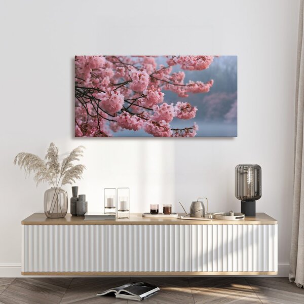 Slika cvetoča sakura nad mirno vodo