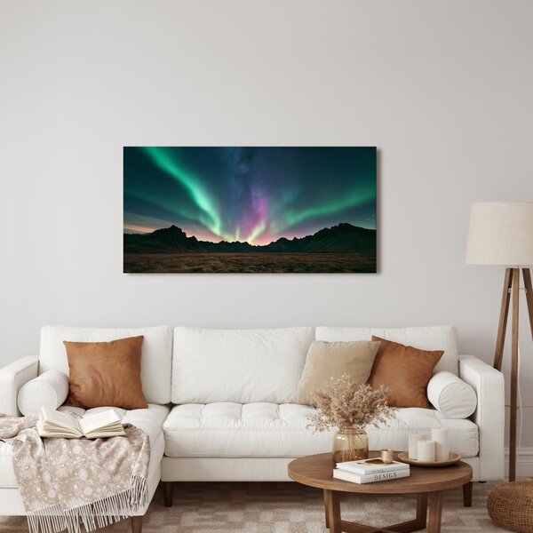 Slika barvita aurora nad pokrajino