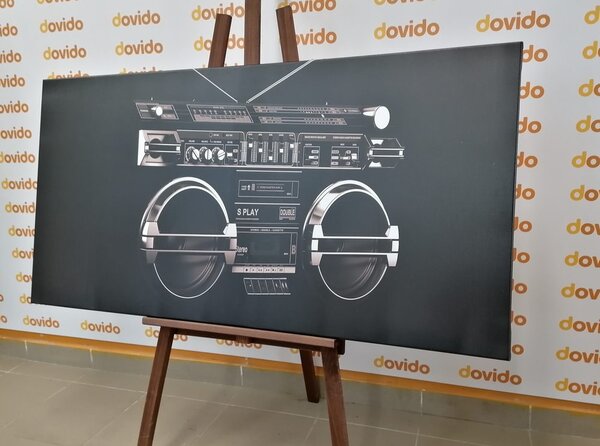 Slika disco radio iz 90‘ let v črnobeli izvedbi