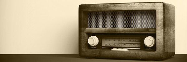 Slika retro radio v sephia izvedbi