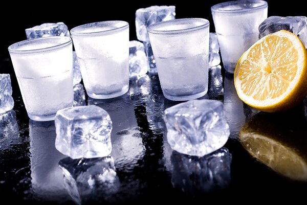 Hladilni kozarčki za žganje Ice Shots 4 kosi - Froster - Dekliščina - Za 18 let - Poletni hiti
