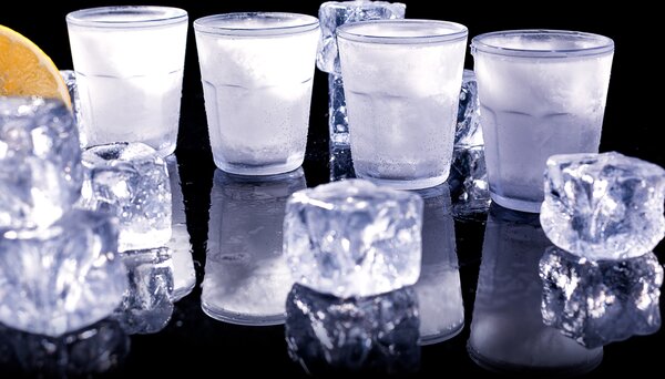 Hladilni kozarčki za žganje Ice Shots 4 kosi - Froster - Dekliščina - Za 18 let - Poletni hiti