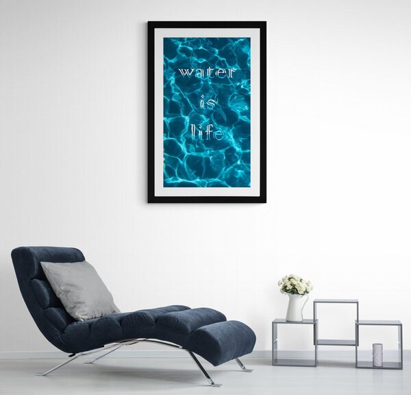 Plakat s paspartujem z napisom - Water is life