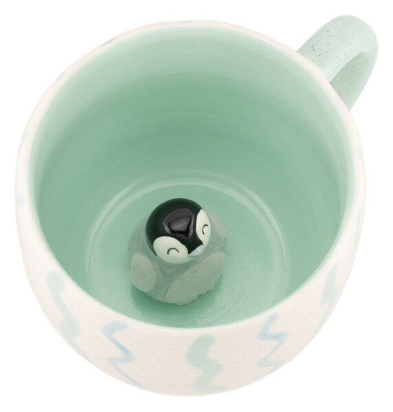 Mentolno zelena skodelica Surprise Penguin – Sass & Belle