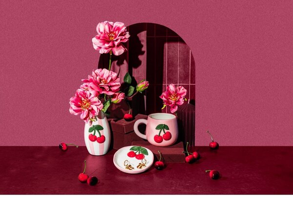 Svetlo rožnata skodelica Cherry – Sass & Belle