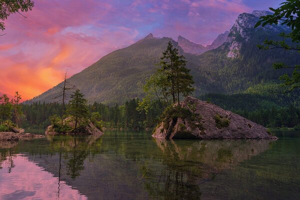 Fototapeta sončni zahod nad gorsko pokrajino