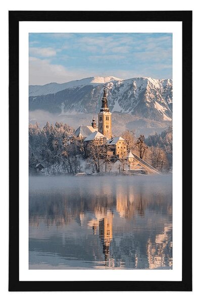 Plakat s paspartujem cerkev na Blejskem jezeru v Sloveniji