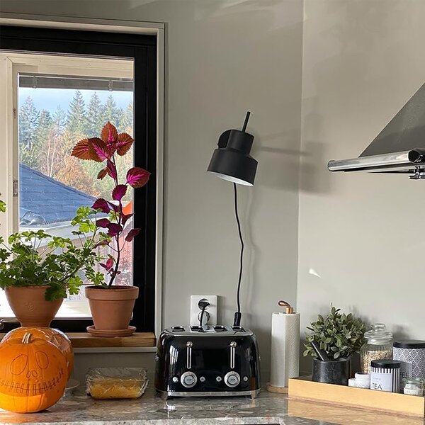 Pametna stenska svetilka črna, vključno z Wi-Fi A60 - Chappie