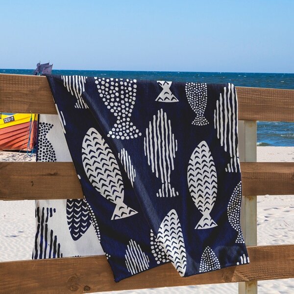 Temno modra brisača za plažo 90x180 cm Fish - DecoKing