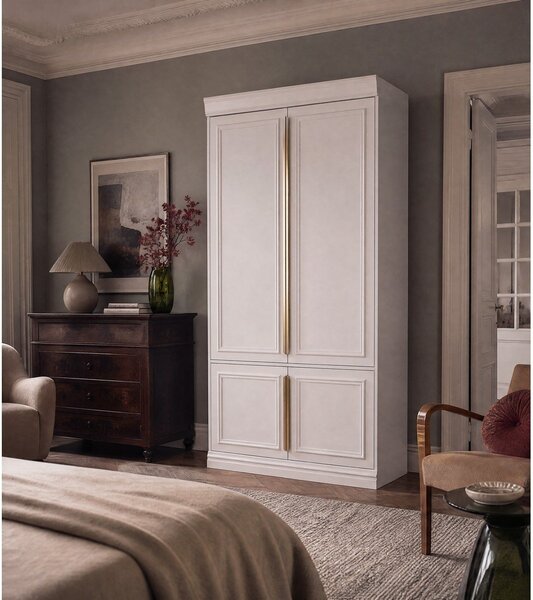 Svetlo siva garderobna omara iz masivnega bora 110x215x44 cm Organize – WOOOD