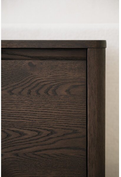 Komoda v hrastovem dekorju v temni naravni barvi 180x50x40 cm Melstone – Rowico