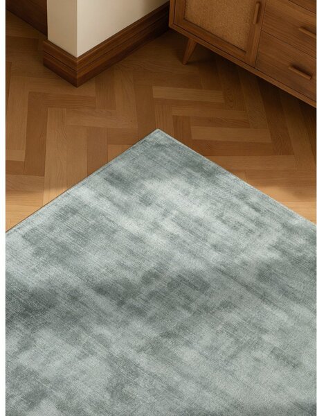 Svetlo modra ročno tkana viskozna preproga 120x180 cm Noemi – Vikosa