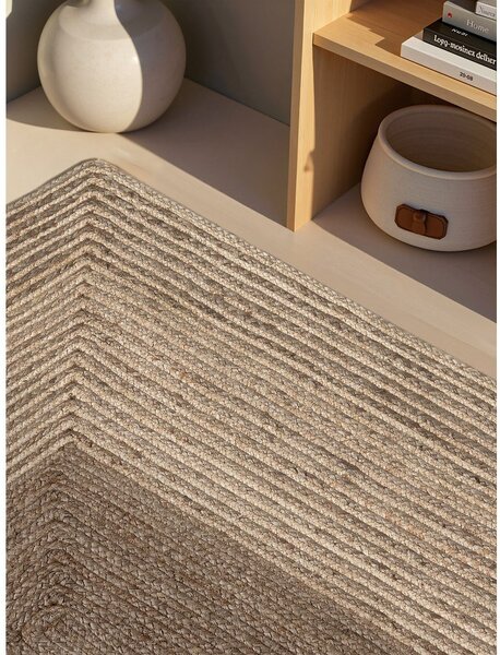 Obojestranska/ročno tkana preproga iz jute v svetli naravni barvi/v temni naravni barvi 120x170 cm Juno – Hanse Home