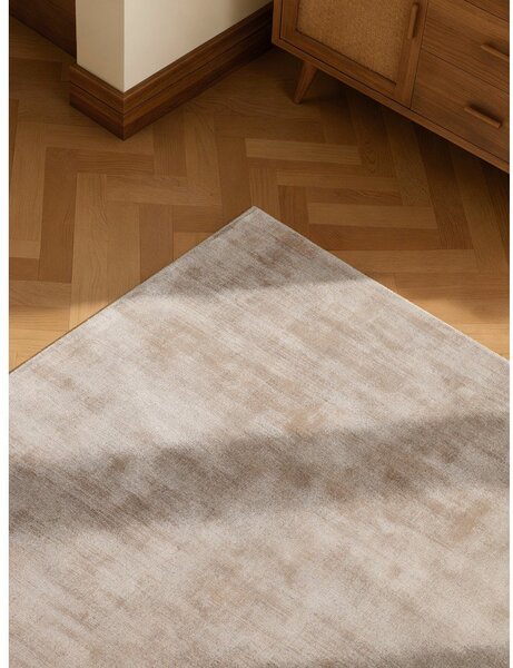 Bež ročno tkana viskozna preproga 80x150 cm Noemi – Vikosa