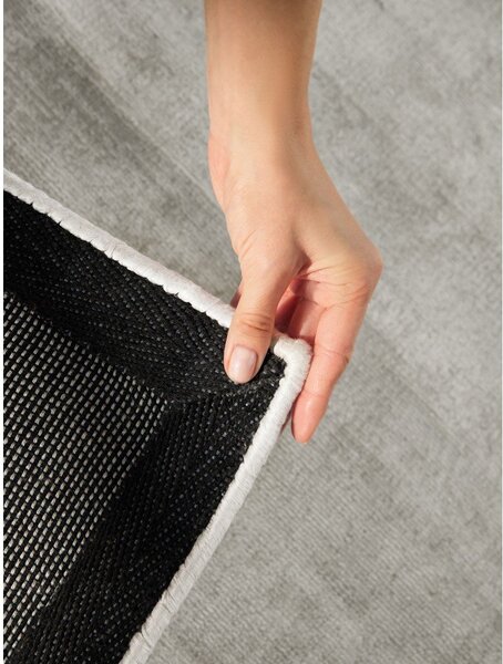 Siva ročno tkana viskozna preproga 80x150 cm Noemi – Vikosa