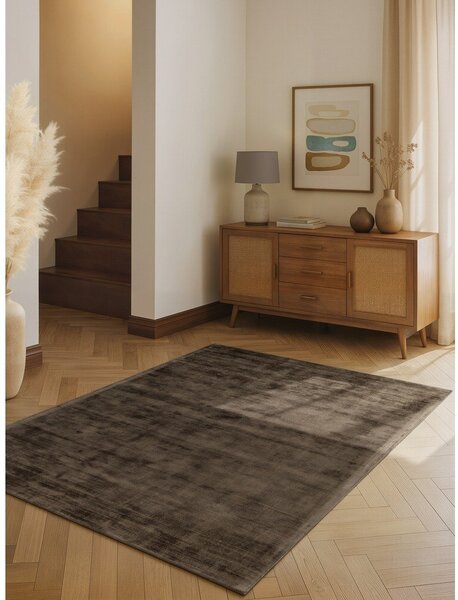 Rjava ročno tkana viskozna preproga 120x180 cm Noemi – Vikosa