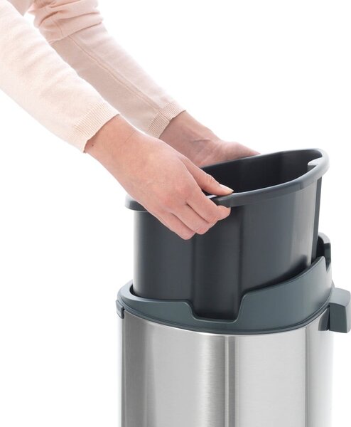 Jeklen koš za smeti na dotik v mat srebrni barvi 40 l Touch Bin – Brabantia