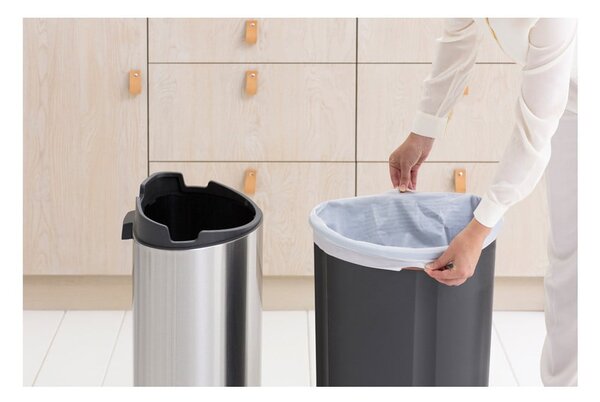 Jeklen koš za smeti na dotik v mat srebrni barvi 40 l Touch Bin – Brabantia