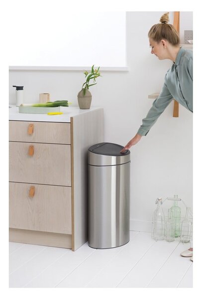 Jeklen koš za smeti na dotik v mat srebrni barvi 40 l Touch Bin – Brabantia