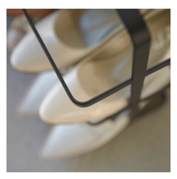 Črno kovinsko stojalo za čevlje Tower Shoe Rack – YAMAZAKI