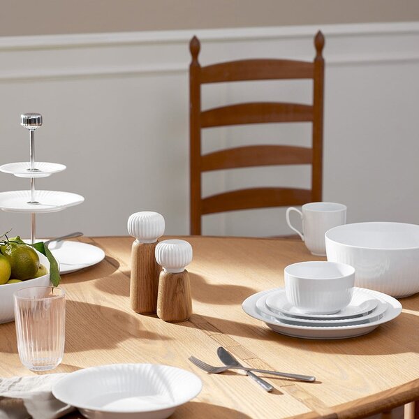 Mlinček za začimbe iz hrastovega lesa z belimi porcelanastimi detajli Kähler Design Hammershoi, višina 13 cm