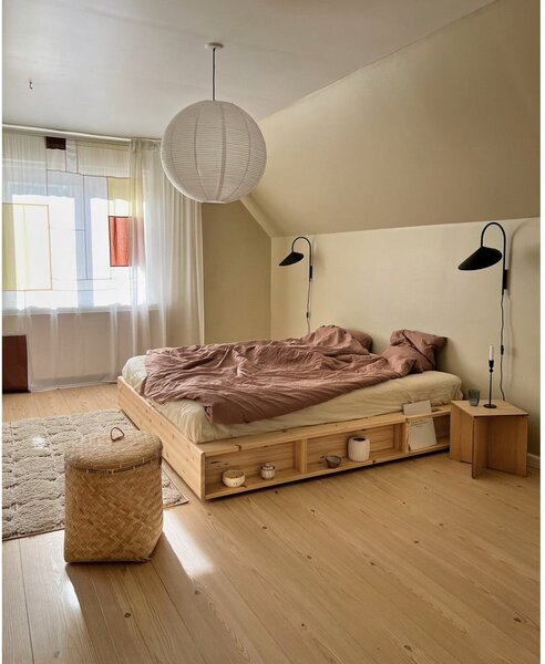 Zakonska postelja iz borovega lesa z letvenim dnom 140x200 cm Ziggy - Karup Design