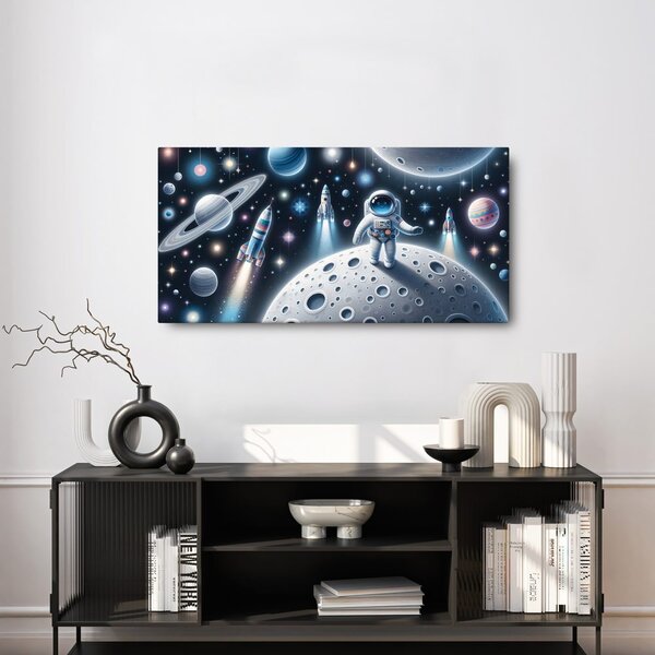 Slika astronavt med planeti