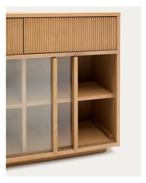 Vitrina v hrastovem dekorju z drsnimi vrati v naravni barvi 200x80x40 cm Helvine – Kave Home