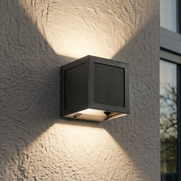 PRIOS LED-sončna stenska svetilka Avvin, črna, kockasta, s senzorjem, Črna, Kovina, Sodobni